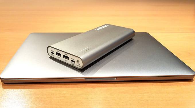 AlsterPlus-The-Mighty-USB-C-PowerBankHUB-3